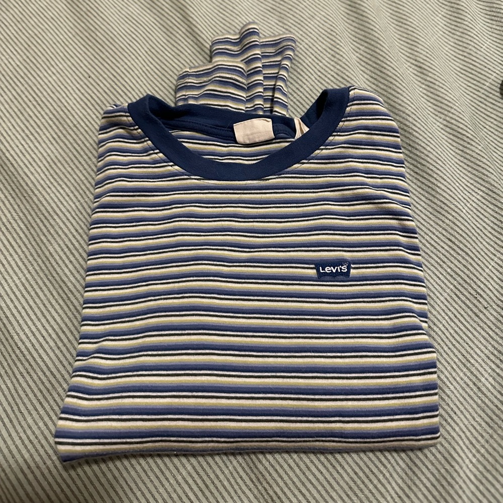 Levi’s women’s long sleeve, size M